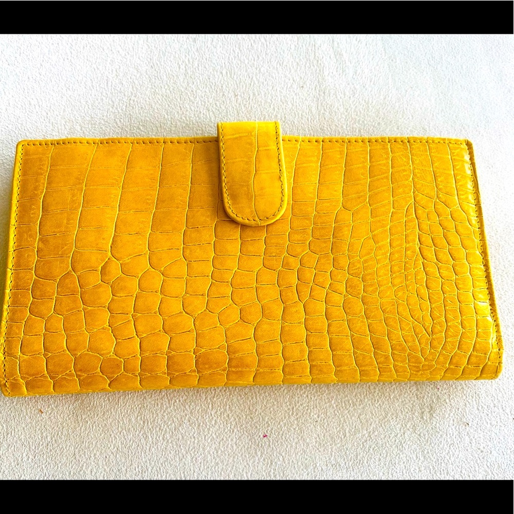 Neiman Marcus Yellow Stampede Leather Wallet. Brand New & Beautiful💛